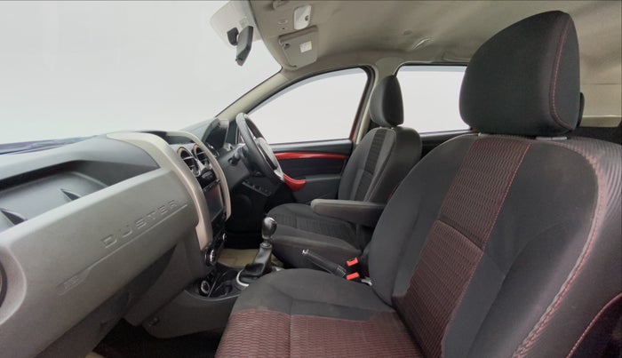 2016 Renault Duster RXZ 110 4WD, Diesel, Manual, 56,280 km, Right Side Front Door Cabin