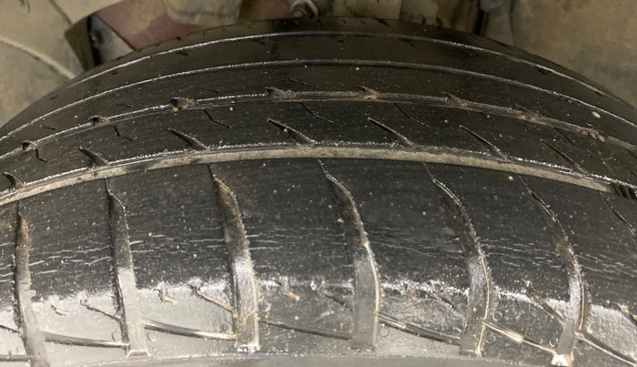 2016 Renault Duster RXZ 110 4WD, Diesel, Manual, 56,280 km, Left Front Tyre Tread