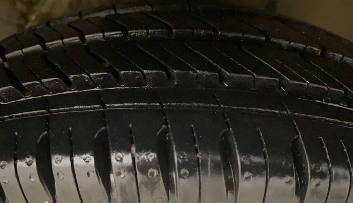 2018 Maruti Alto 800 LXI, Petrol, Manual, 48,800 km, Right Front Tyre Tread
