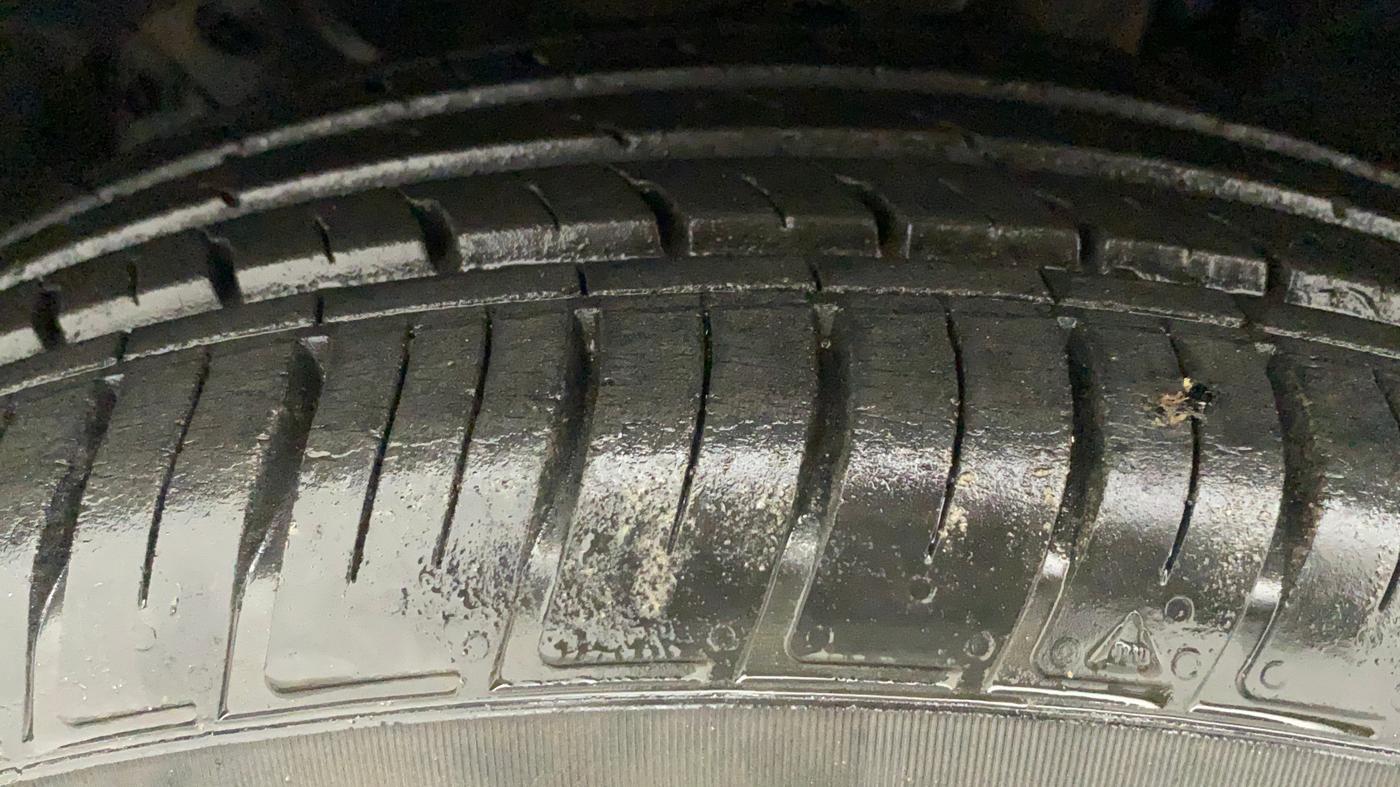 2018 Renault Captur RXT PETROL, Petrol, Manual, 35,829 km, Left Front Tyre Tread