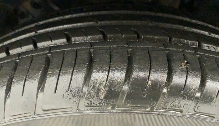 2018 Renault Captur RXT PETROL, Petrol, Manual, 35,829 km, Left Front Tyre Tread