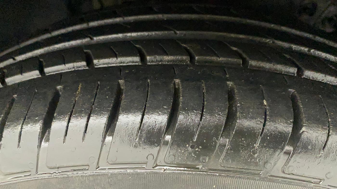 2018 Renault Captur RXT PETROL, Petrol, Manual, 35,829 km, Right Front Tyre Tread