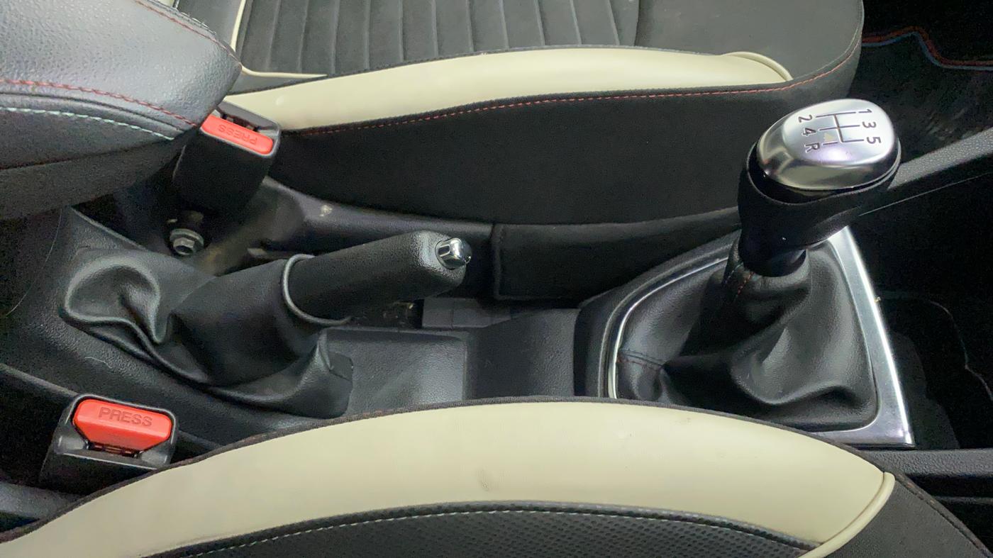 2018 Renault Captur RXT PETROL, Petrol, Manual, 35,829 km, Gear Lever