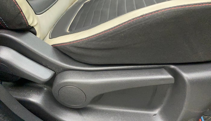 2018 Renault Captur RXT PETROL, Petrol, Manual, 35,829 km, Driver Side Adjustment Panel