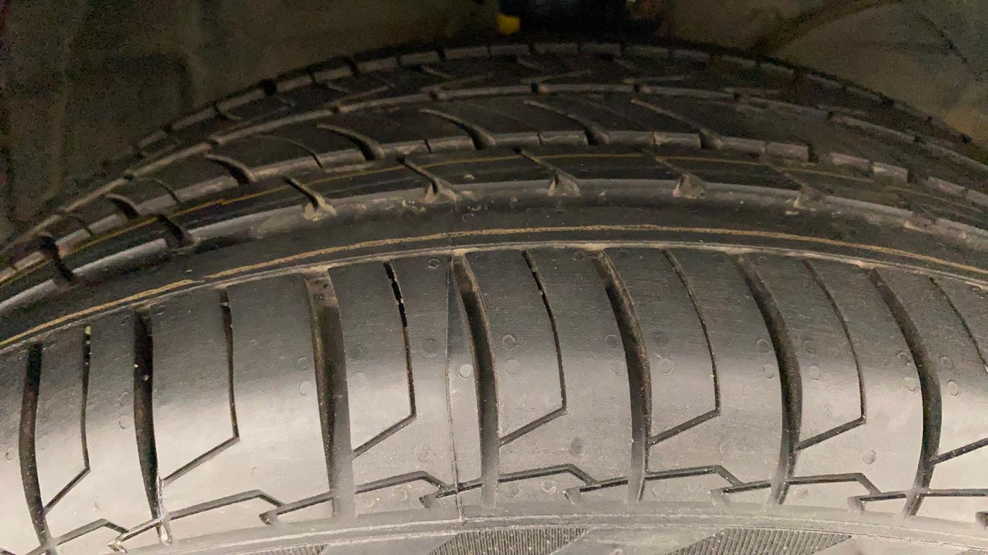 2017 Maruti Baleno ZETA PETROL 1.2, Petrol, Manual, 75,431 km, Right Front Tyre Tread