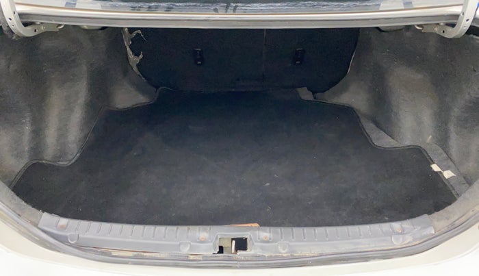 2010 Toyota Corolla Altis G PETROL, Petrol, Manual, 70,184 km, Boot Inside