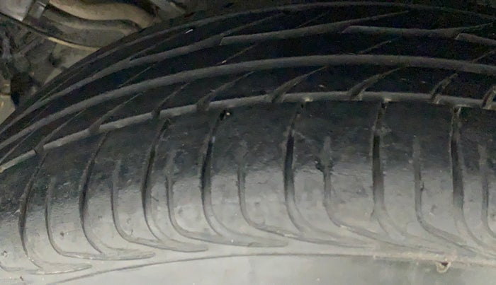 2010 Toyota Corolla Altis G PETROL, Petrol, Manual, 70,184 km, Left Rear Tyre Tread