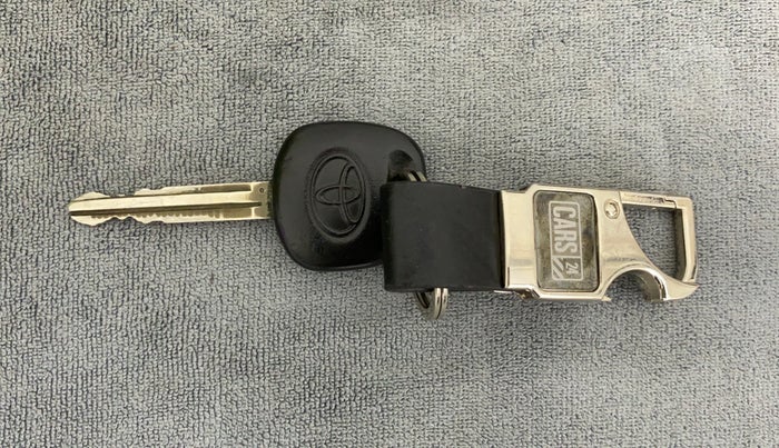 2010 Toyota Corolla Altis G PETROL, Petrol, Manual, 70,184 km, Key Close Up