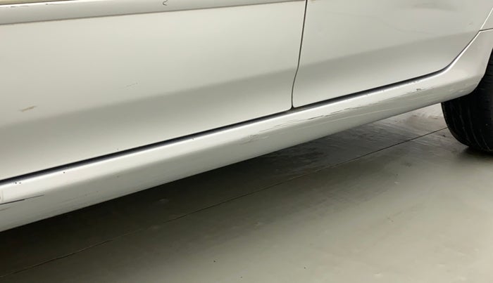 2010 Toyota Corolla Altis G PETROL, Petrol, Manual, 70,184 km, Left running board - Minor scratches