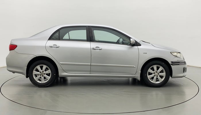 2010 Toyota Corolla Altis G PETROL, Petrol, Manual, 70,184 km, Right Side View