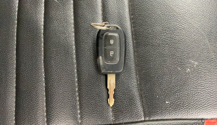 2017 Renault Kwid 1.0 RXT 02 Anniversary Edition, Petrol, Manual, 37,810 km, Key Close Up