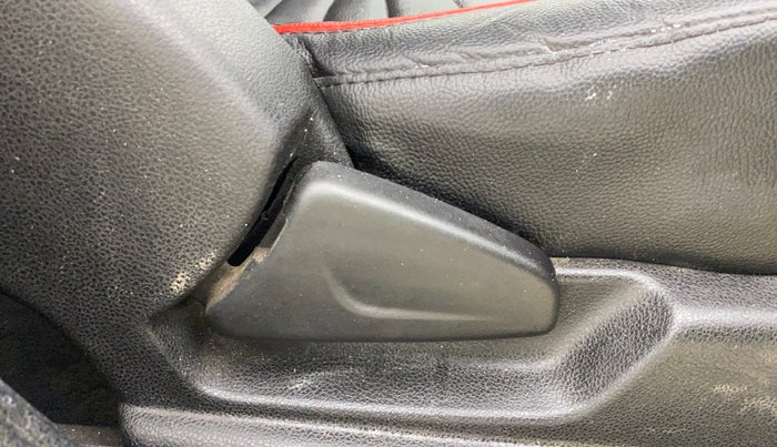 2017 Renault Kwid 1.0 RXT 02 Anniversary Edition, Petrol, Manual, 37,810 km, Driver Side Adjustment Panel