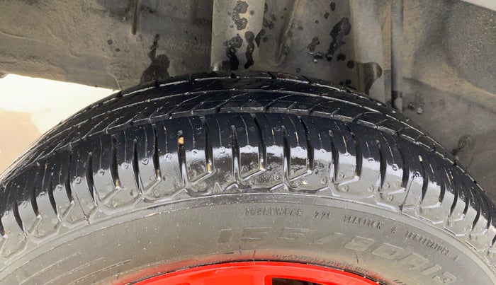 2017 Renault Kwid 1.0 RXT 02 Anniversary Edition, Petrol, Manual, 37,810 km, Right Rear Tyre Tread
