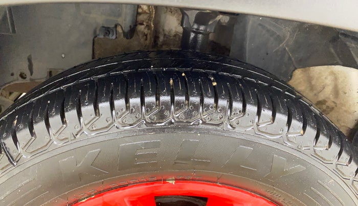 2017 Renault Kwid 1.0 RXT 02 Anniversary Edition, Petrol, Manual, 37,810 km, Left Front Tyre Tread