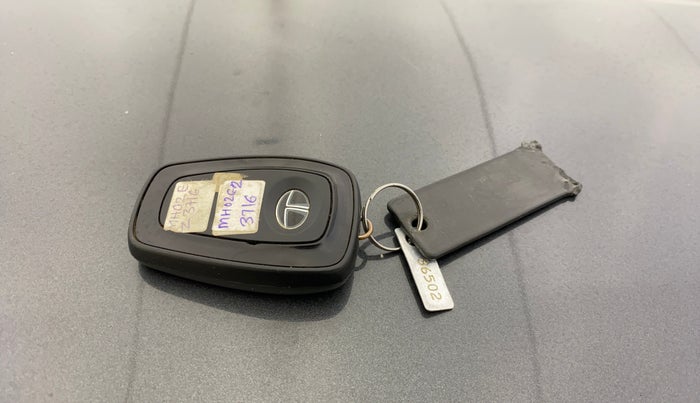 2018 Tata NEXON XZA PLUS PETROL, Petrol, Automatic, 39,739 km, Key Close Up