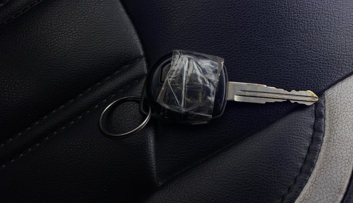 2014 Maruti Swift VXI, Petrol, Manual, 91,395 km, Key Close Up