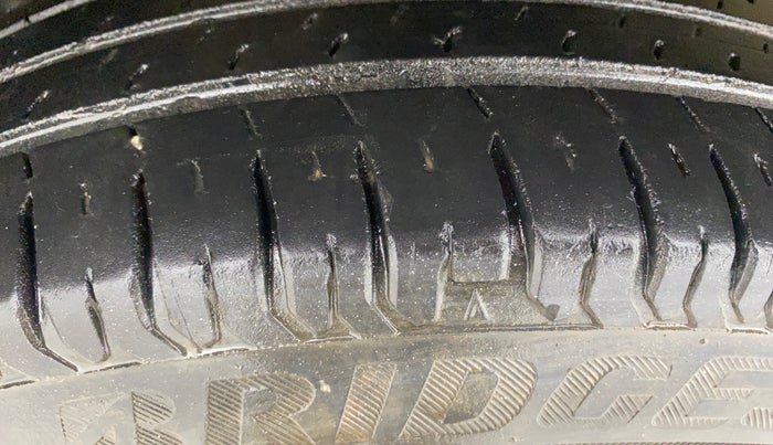 2014 Maruti Swift VXI, Petrol, Manual, 91,395 km, Left Front Tyre Tread