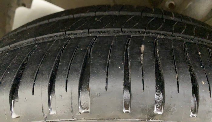 2017 Maruti Baleno DELTA PETROL 1.2, Petrol, Manual, 71,575 km, Left Front Tyre Tread