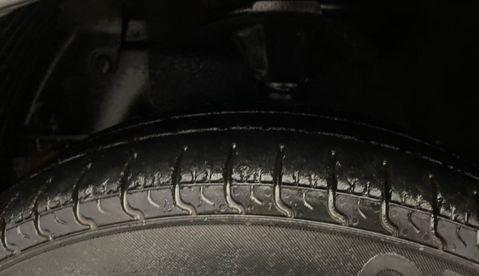 2015 Hyundai Eon ERA +, Petrol, Manual, 73,684 km, Left Front Tyre Tread