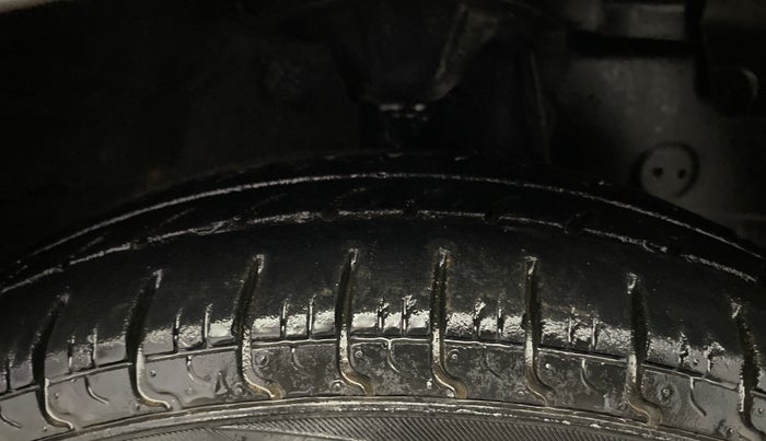 2015 Hyundai Eon ERA +, Petrol, Manual, 73,684 km, Right Front Tyre Tread