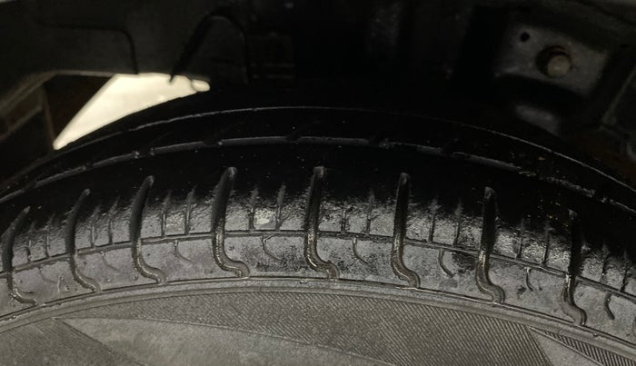 2015 Hyundai Eon ERA +, Petrol, Manual, 73,684 km, Right Rear Tyre Tread