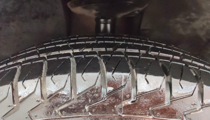 2014 Renault Duster 85 PS RXL DIESEL, Diesel, Manual, 34,342 km, Right Front Tyre Tread