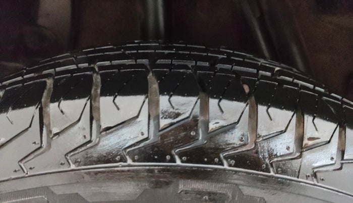 2014 Renault Duster 85 PS RXL DIESEL, Diesel, Manual, 34,342 km, Right Rear Tyre Tread