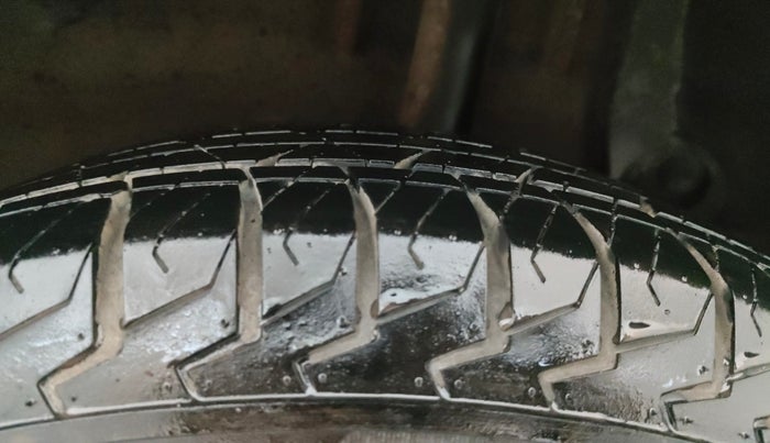 2014 Renault Duster 85 PS RXL DIESEL, Diesel, Manual, 34,342 km, Left Rear Tyre Tread