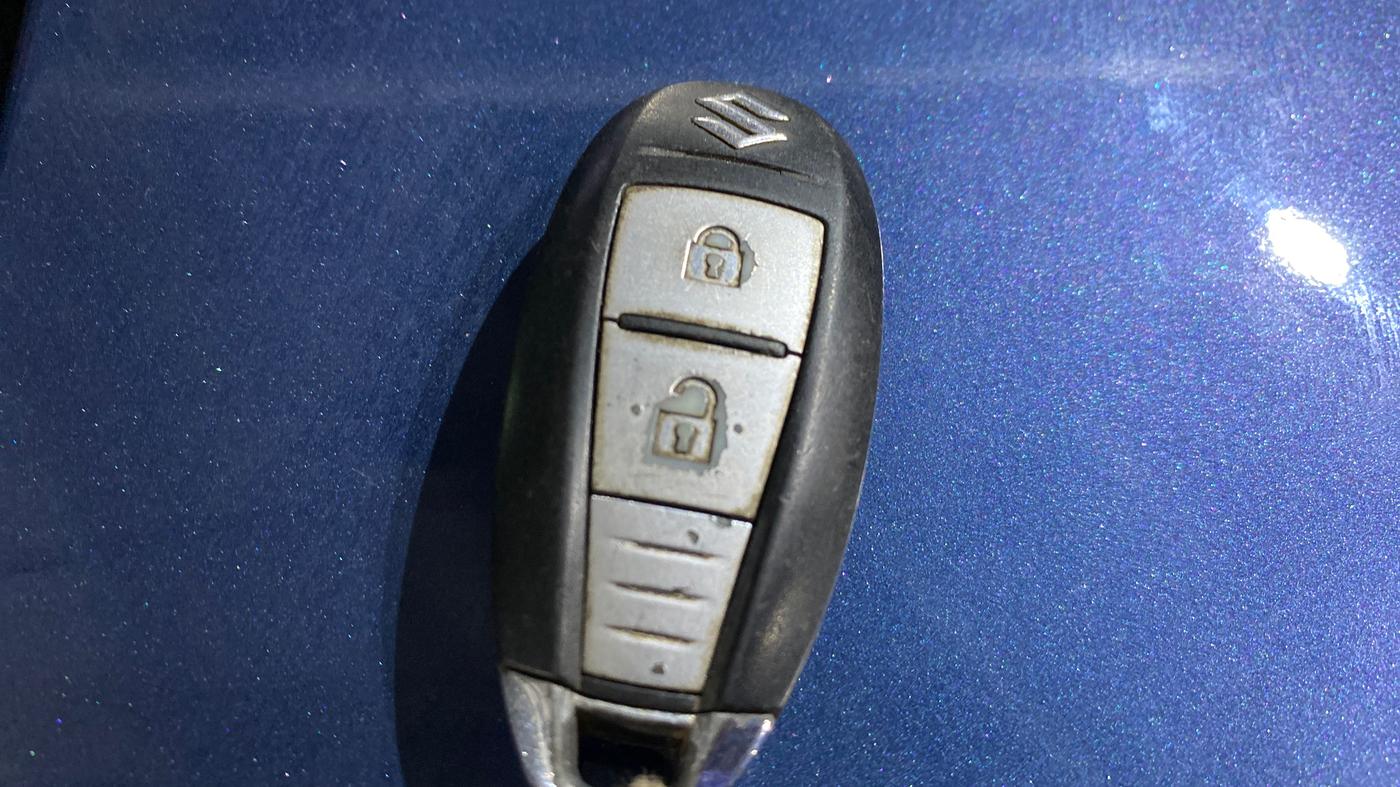 2017 Maruti Baleno ZETA PETROL 1.2, Petrol, Manual, 74,404 km, Key Close Up