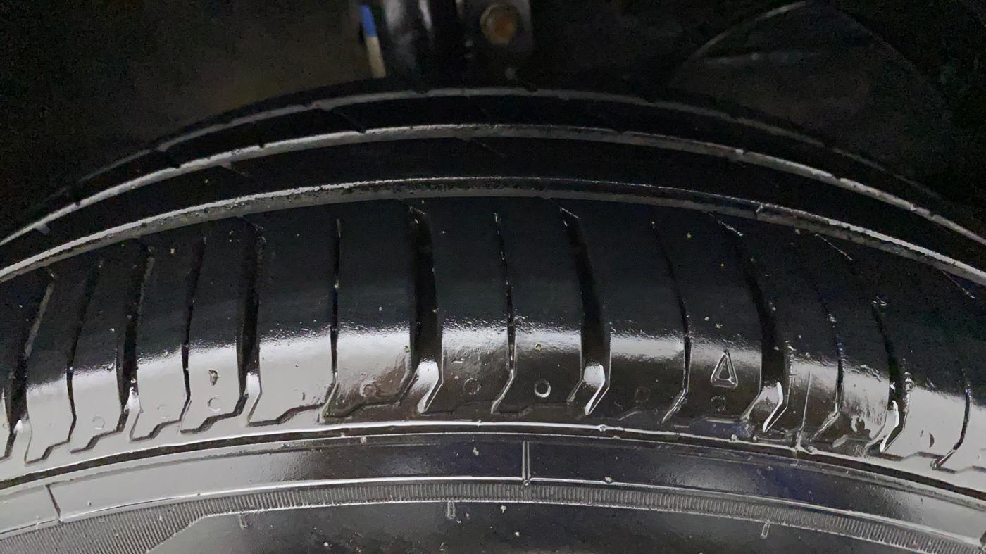 2016 Maruti Baleno DELTA PETROL 1.2, Petrol, Manual, 73,704 km, Right Front Tyre Tread