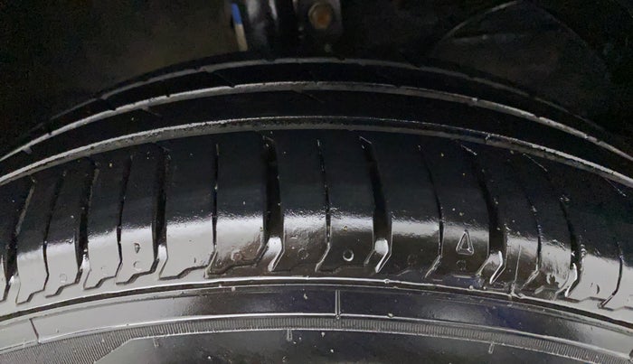 2016 Maruti Baleno DELTA PETROL 1.2, Petrol, Manual, 73,704 km, Right Front Tyre Tread
