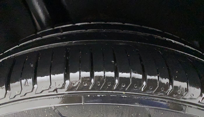 2016 Maruti Baleno DELTA PETROL 1.2, Petrol, Manual, 73,704 km, Right Rear Tyre Tread
