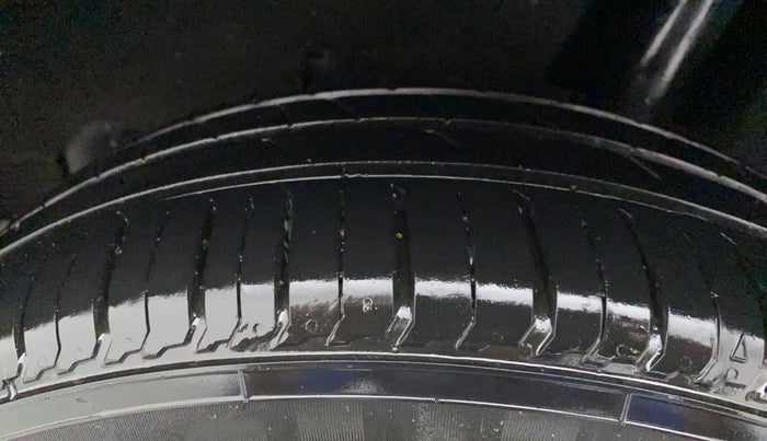 2016 Maruti Baleno DELTA PETROL 1.2, Petrol, Manual, 73,704 km, Left Rear Tyre Tread
