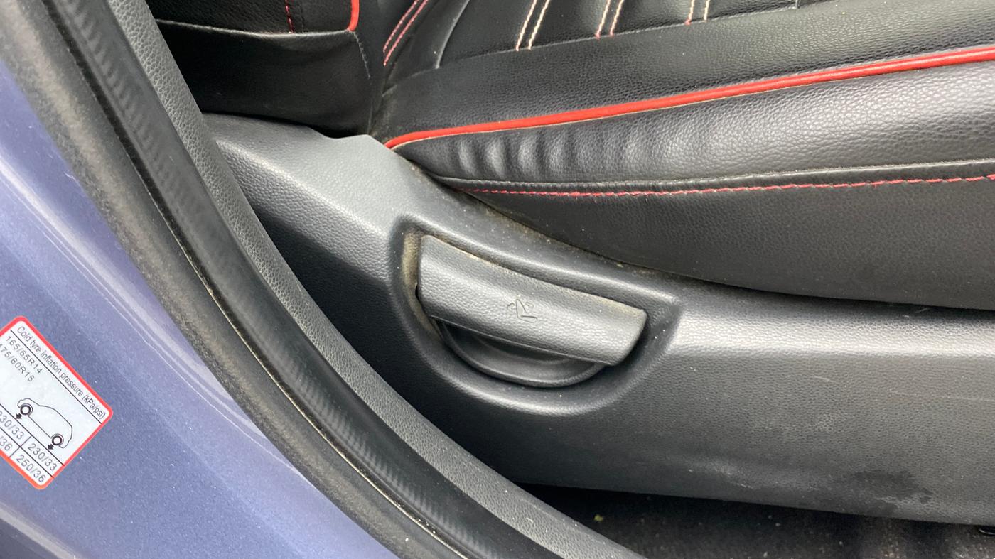 2017 Hyundai Grand i10 SPORTZ (O) 1.2 KAPPA VTVT, Petrol, Manual, 90,452 km, Driver Side Adjustment Panel