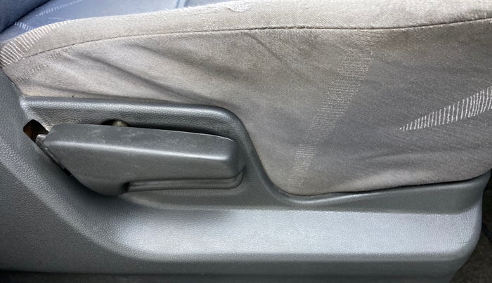 2009 Maruti Ritz VXI, Petrol, Manual, 1,21,194 km, Driver Side Adjustment Panel