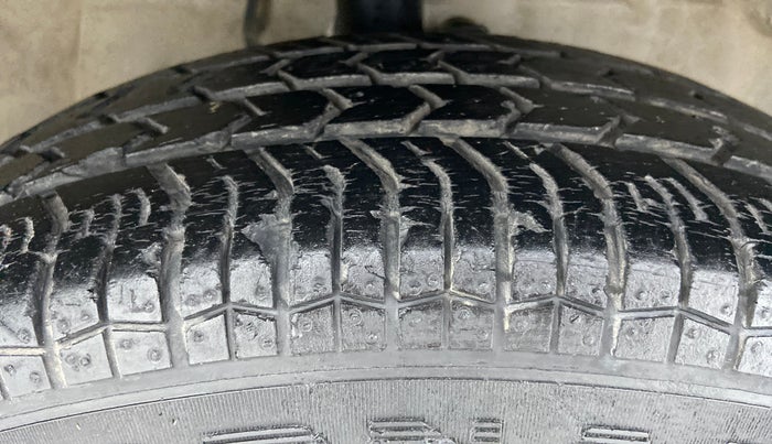 2009 Maruti Ritz VXI, Petrol, Manual, 1,21,194 km, Right Front Tyre Tread