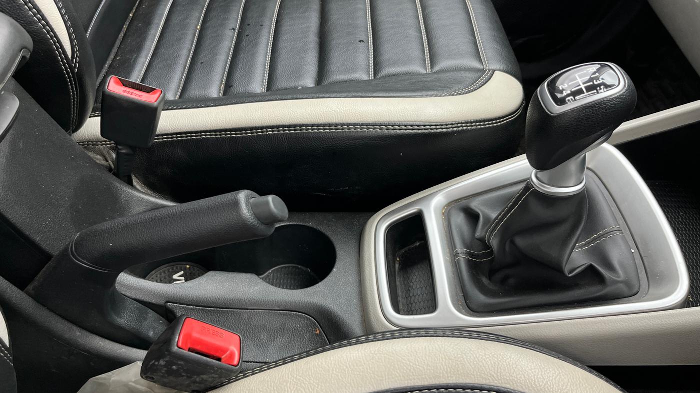 2024 Hyundai VENUE S (O) 1.0 Turbo MT, Petrol, Manual, 28,100 km, Gear Lever