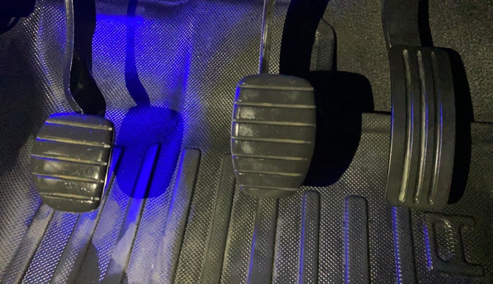 2019 Renault Duster 85 PS RXS MT DIESEL, Diesel, Manual, 43,302 km, Pedals