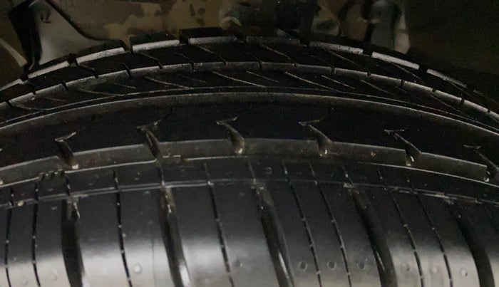 2019 Renault Duster 85 PS RXS MT DIESEL, Diesel, Manual, 43,302 km, Left Front Tyre Tread