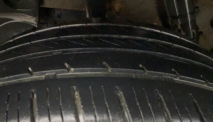 2019 Renault Duster 85 PS RXS MT DIESEL, Diesel, Manual, 43,302 km, Right Rear Tyre Tread