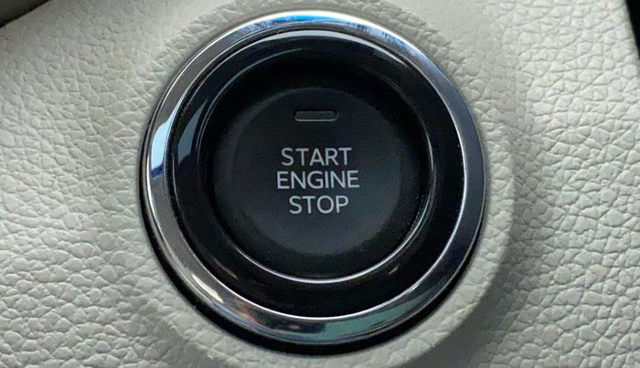 2023 Mahindra XUV300 W8 (O) 1.5 DIESEL, Diesel, Manual, 10,694 km, Keyless Start/ Stop Button