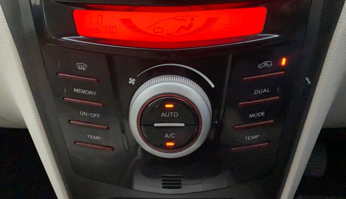 2023 Mahindra XUV300 W8 (O) 1.5 DIESEL, Diesel, Manual, 10,694 km, Automatic Climate Control
