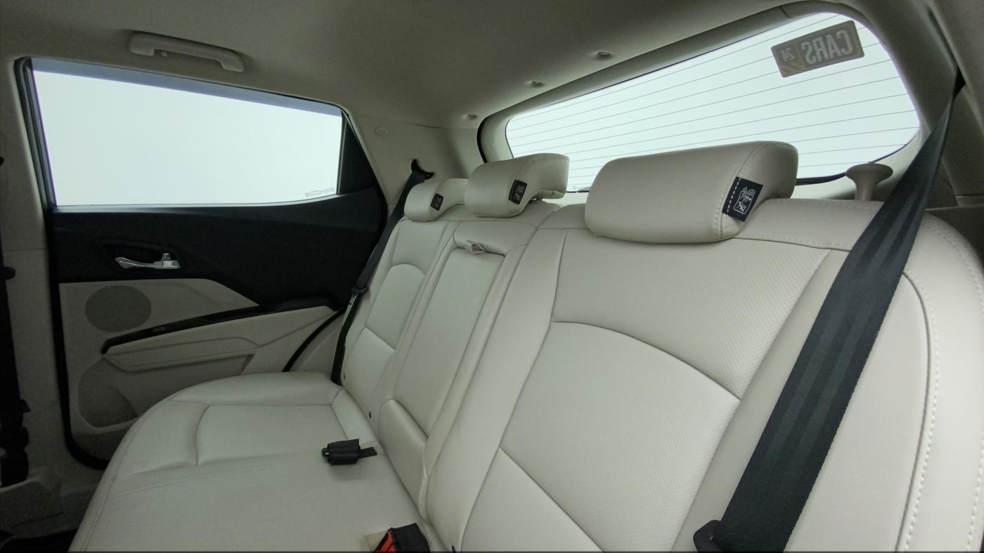 2023 Mahindra XUV300 W8 (O) 1.5 DIESEL, Diesel, Manual, 10,694 km, Right Side Rear Door Cabin