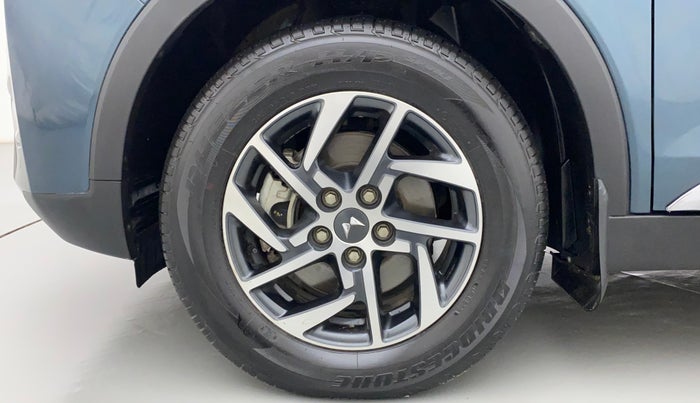 2023 Mahindra XUV300 W8 (O) 1.5 DIESEL, Diesel, Manual, 10,694 km, Left Front Wheel