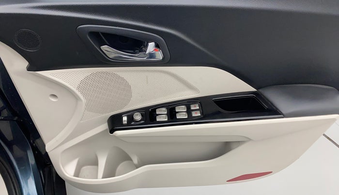 2023 Mahindra XUV300 W8 (O) 1.5 DIESEL, Diesel, Manual, 10,694 km, Driver Side Door Panels Control