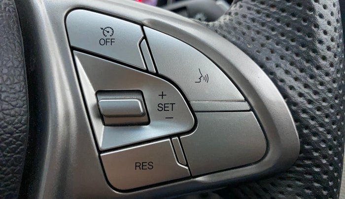 2023 Mahindra XUV300 W8 (O) 1.5 DIESEL, Diesel, Manual, 10,694 km, Adaptive Cruise Control