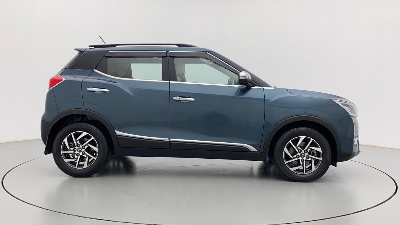 2023 Mahindra XUV300 W8 (O) 1.5 DIESEL, Diesel, Manual, 10,694 km, Right Side View