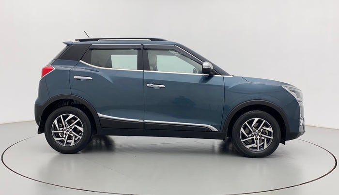 2023 Mahindra XUV300 W8 (O) 1.5 DIESEL, Diesel, Manual, 10,694 km, Right Side View