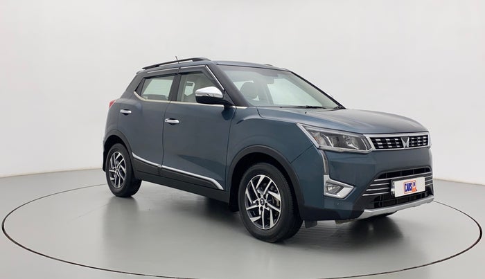 2023 Mahindra XUV300 W8 (O) 1.5 DIESEL, Diesel, Manual, 10,694 km, Right Front Diagonal