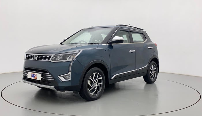 2023 Mahindra XUV300 W8 (O) 1.5 DIESEL, Diesel, Manual, 10,694 km, Left Front Diagonal